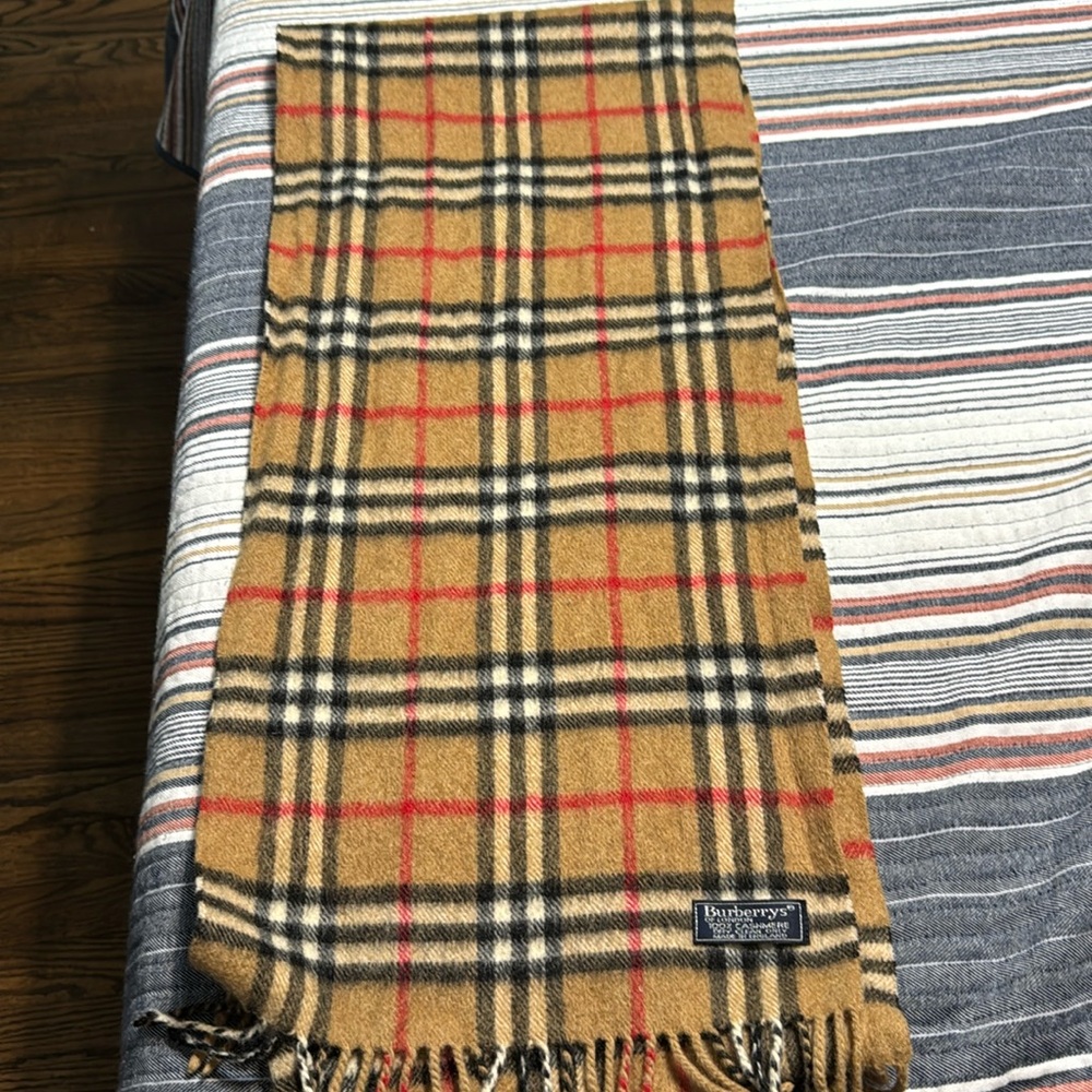 Burberrys beautiful preloved scarf